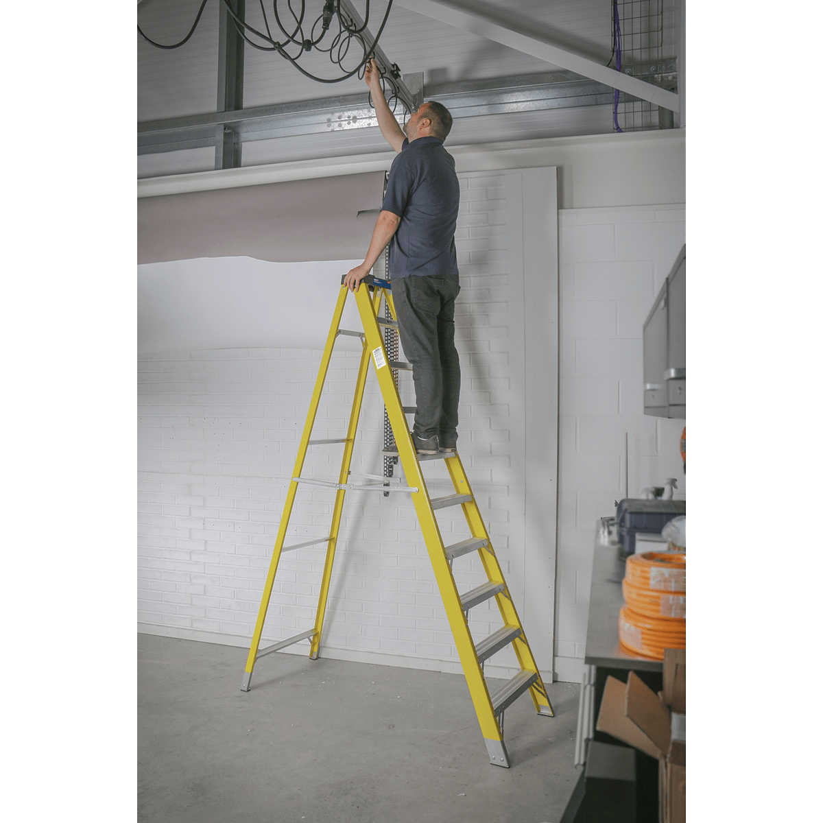 Sealey Fibreglass Step Ladder 9-Tread EN 131